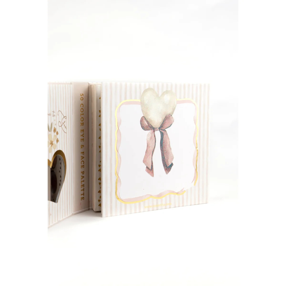 Eine zarte cremefarbene eyeshadow und gesichtspalette mit rosa schleifendesign für nachhaltige babykleidung schweiz geschenke für neugeborene