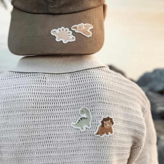 Braune Baseballkappe mit Dinosaurier- und Vogel-Patches, Mückenschutz DINO Edition