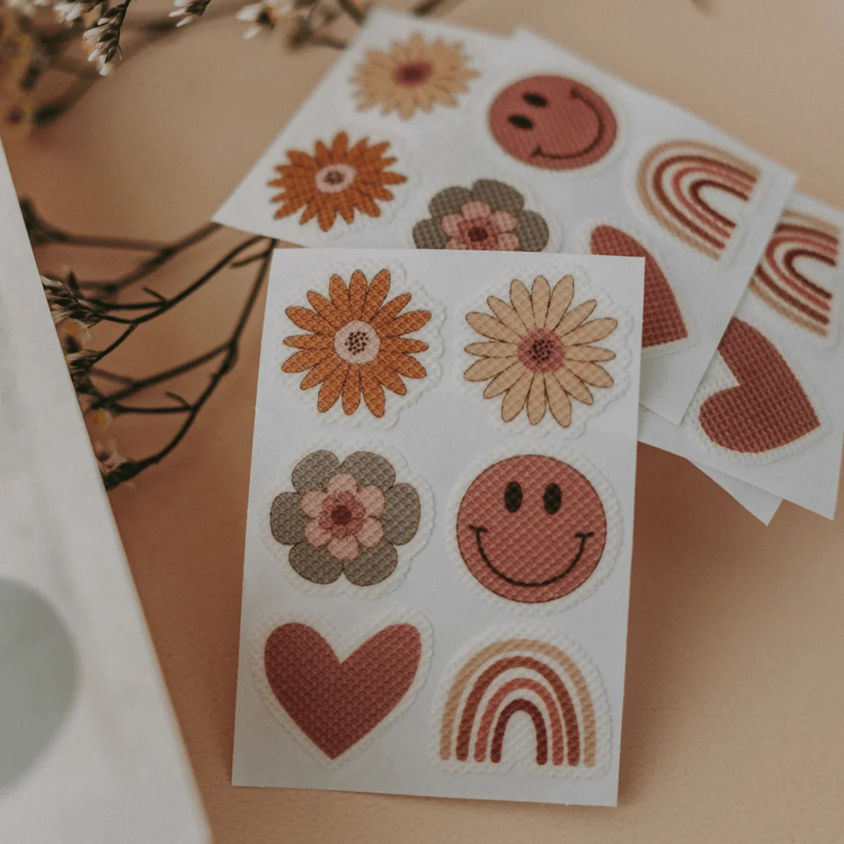 Stickereien Flower Power Edition: nachhaltige Babykleidung Schweiz