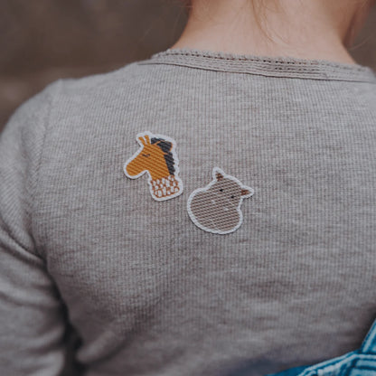 Zwei coole Kids-Club-Patches: Giraffe orange-braun, Hippo grau, Kikadu Special Edition