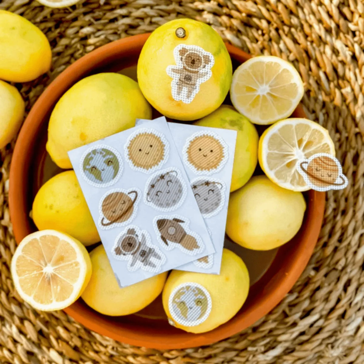 Niedliche Weltraum-Sticker-Set: Planeten, Astronaut, Rakete – Mückenschutz Space Edition für cool kids club