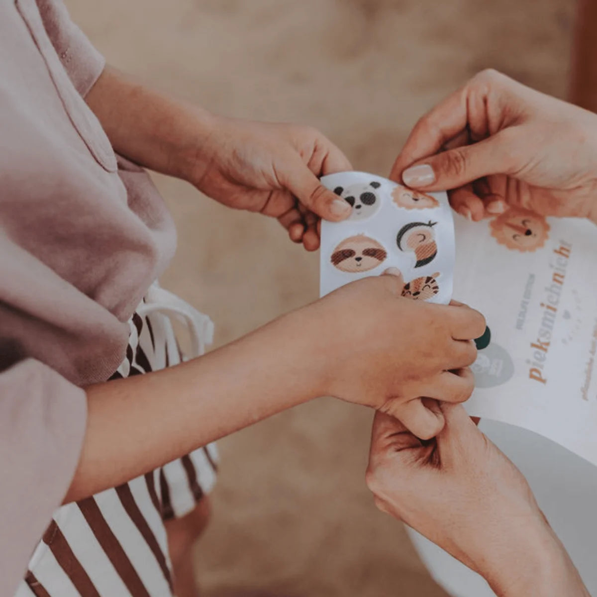 Mückenschutz Sticker Wildlife: süße Panda- und Faultier-Sticker