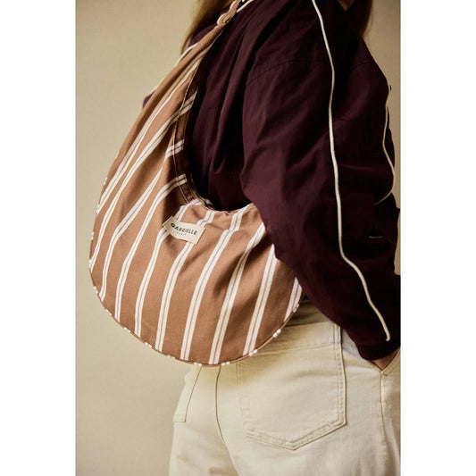 New b bag stripes noisette braun weiße vertikal gestreifte canvas schultertasche minimalistisch und nachhaltig ideal für ökologische baby- & kinderprodukte