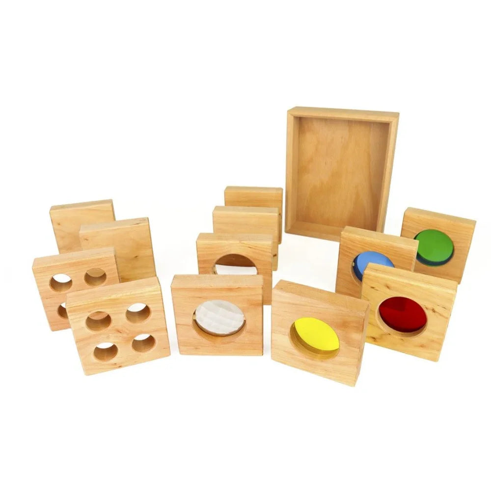 Optic Blocks: 12 natürliche Holzblöcke mit farbigen runden Einsätzen