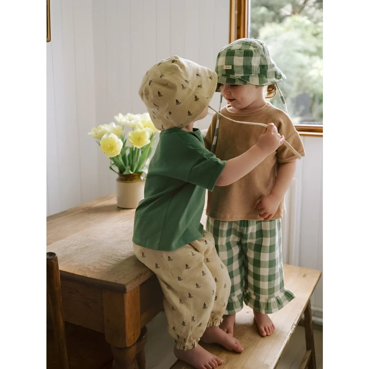 Grün-weißer Karo-Eimerhut mit passendem Visier, Pants Lavender Bloom Gardener