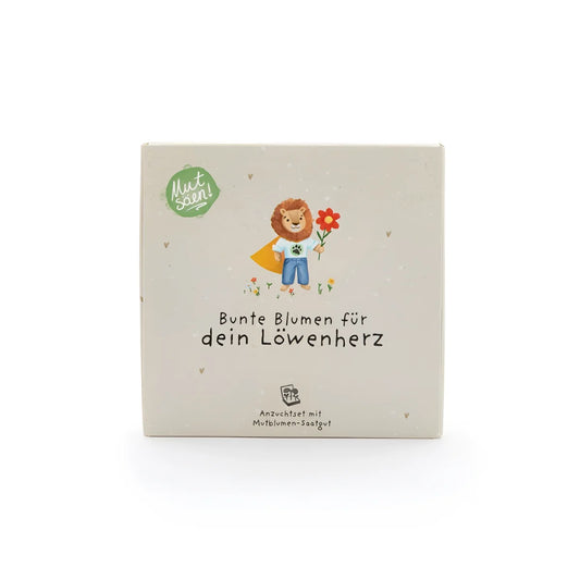 Beige kartonpflanzkästchen mit cartoon löwe in blauer latzhose und roter blume von mut und co mutblumen