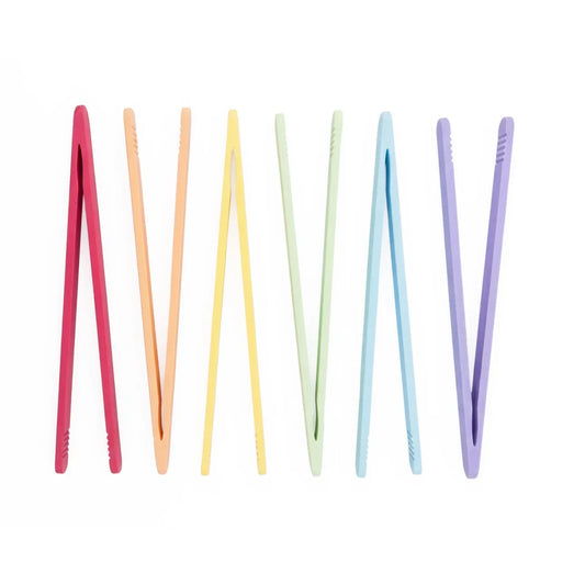 Ein set aus farbenfrohen silikonpinzetten in pastellfarben wie rosa, pfirsich, gelb, mint, hellblau und lavendel