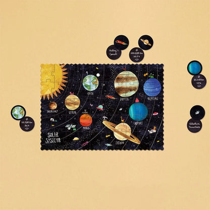 Buntes Planeten-Kleinpuzzle mit Jupiter und Saturn im Weltraum