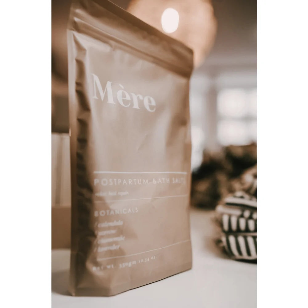 Neutraler Stand-up-Beutel mit Badezusätzen im Postpartum Bundle