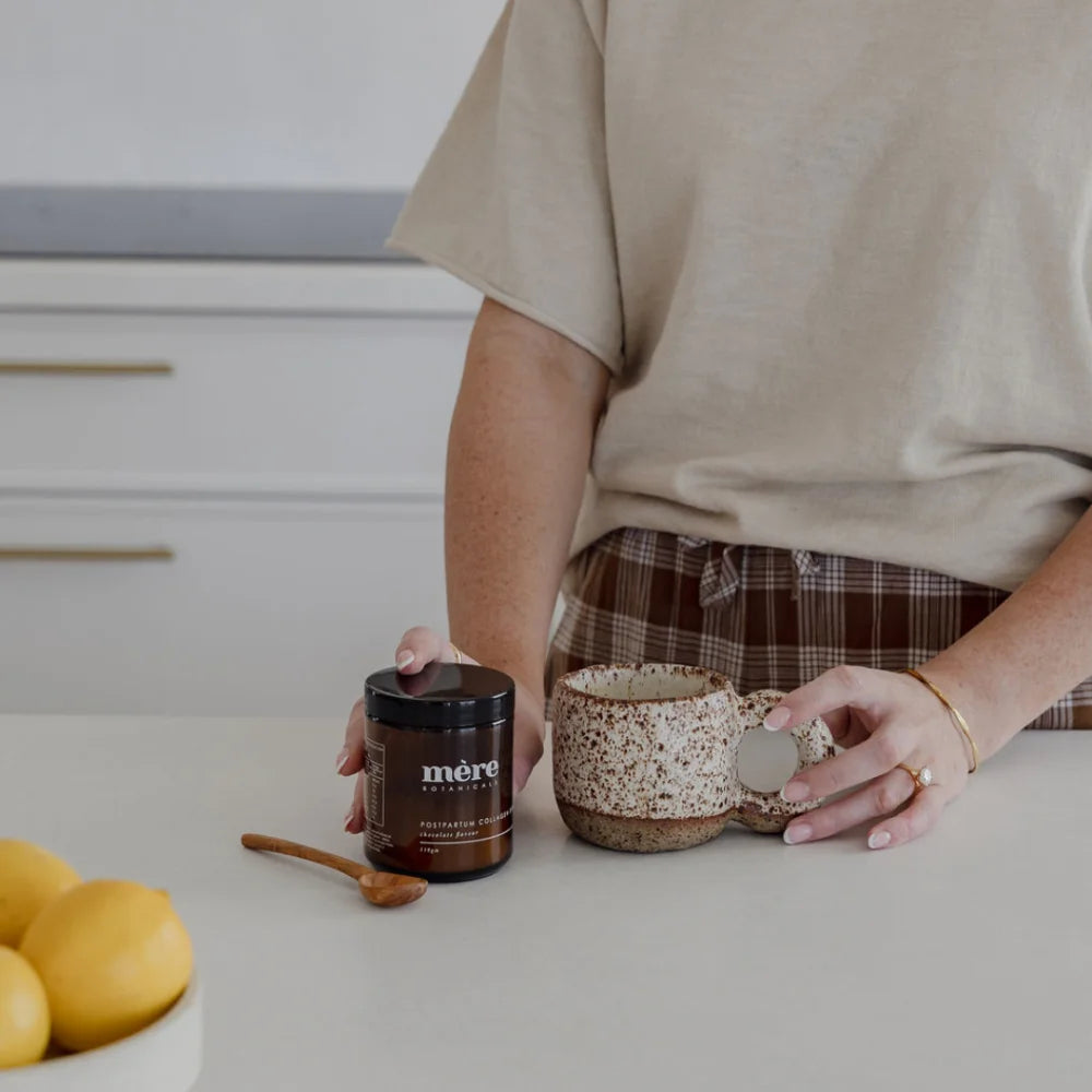 Speckled keramischer Becher für Postpartum Collagen Schokoladengetränk im Glas 110g