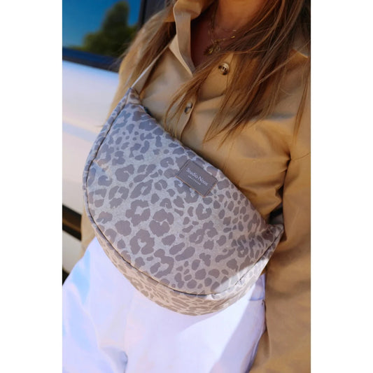 Grauer Leopard Puffy Fanny in weichem Stoff, OEKO-TEX zertifiziert