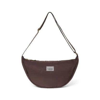 Braune halbrunde Bauchtasche mit Reißverschluss, ideal für den Alltag