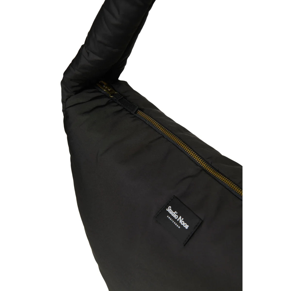 Schwarze NOOS Puffy Cross Body Bag mit goldenem Reißverschluss