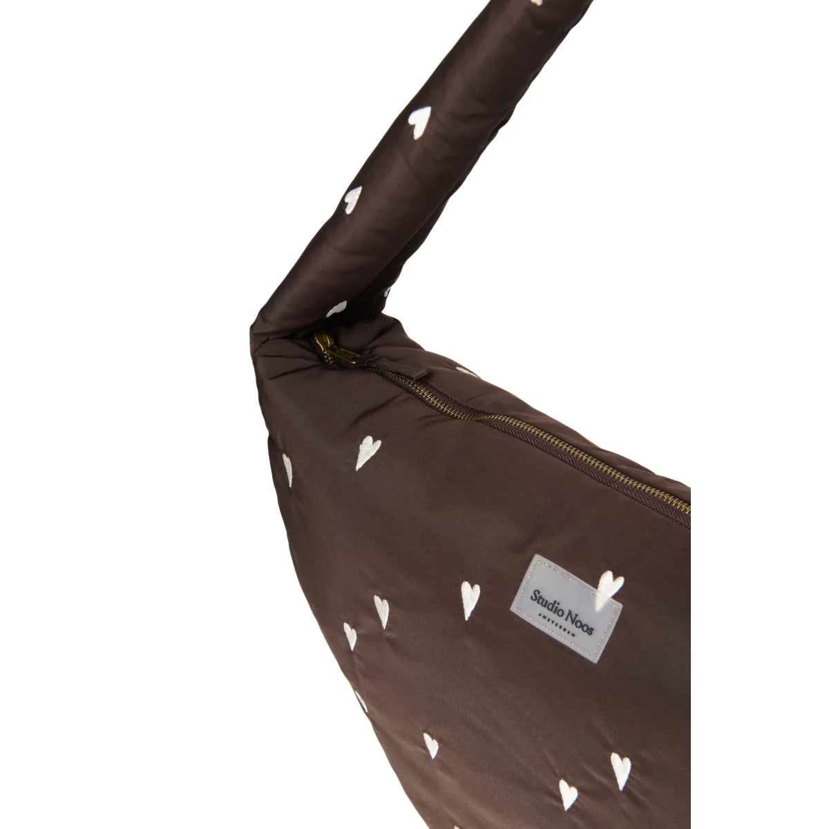 Braune gesteppte puffy crossbody tasche mit weißen herzstickereien und goldfarbenem reißverschluss ideal als geschenk für neugeborene