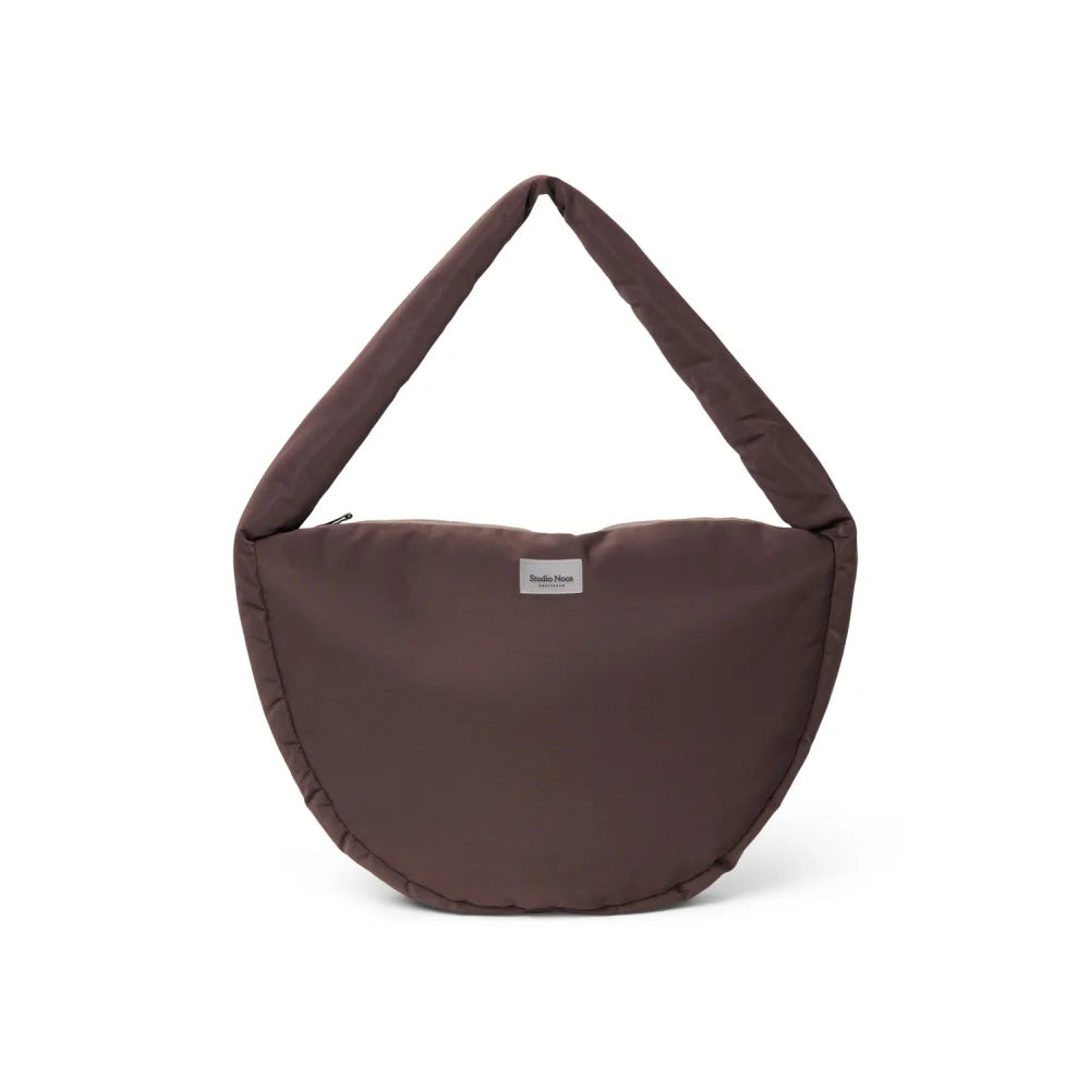 Padded braune Schultertasche in Halbmondform mit Reißverschluss, Puffy Cross Body Bag