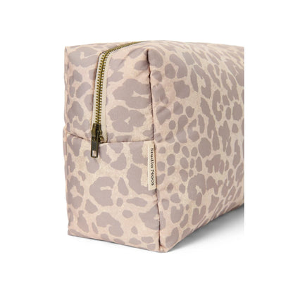 Beige Leopard Puffy Kosmetiktasche Studio Noos mit Goldreißverschluss