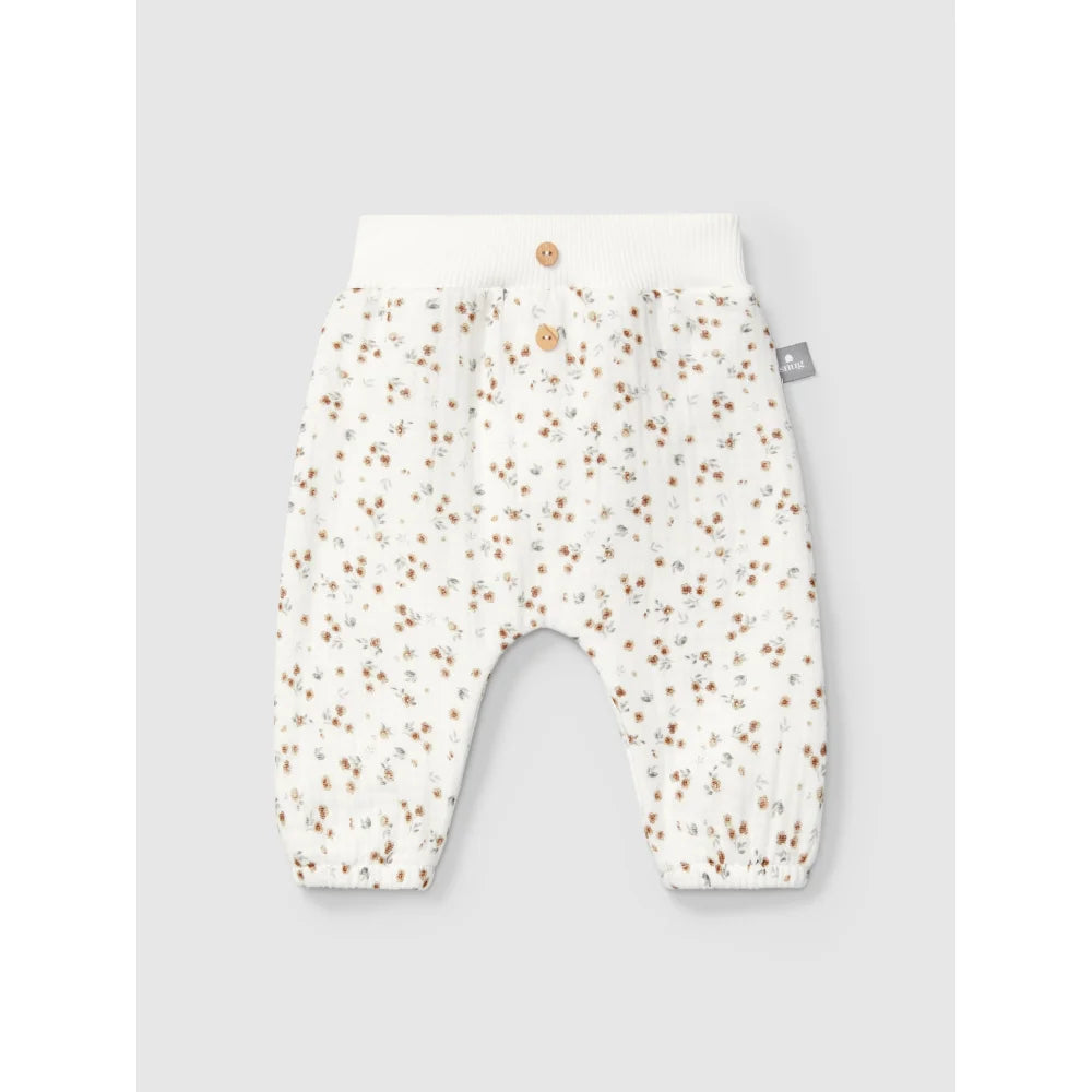 Weißes Baby-Bloomers mit kleinem Blumenmuster und Knopfdetails, ideal für Pull-up Muslin Pants Flower