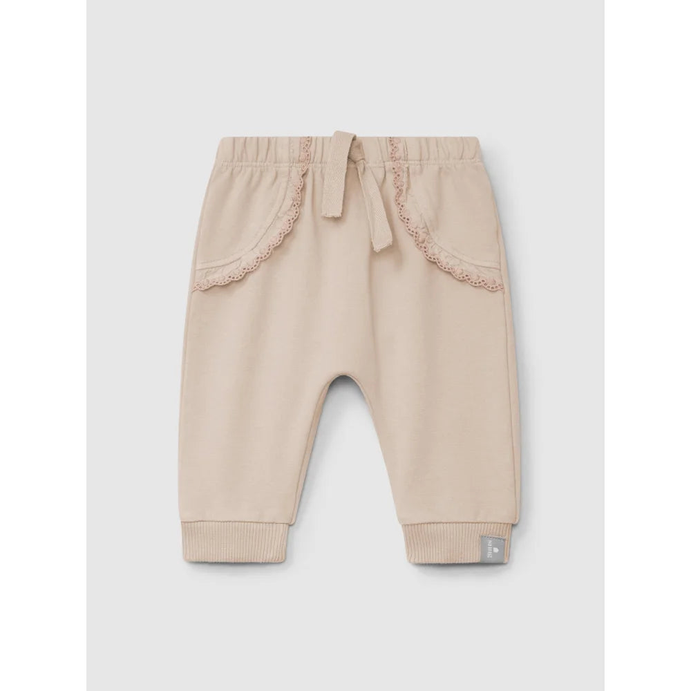 Hellbeige Baby-Sweatpants mit dekorativer Spitzen-Detail und Rippbündchen