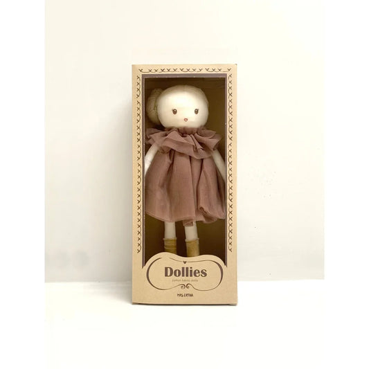 Puppe Dollies von Maggie Lu: Puppe in rosa Kleid in Karton mit Beschriftung Dollies