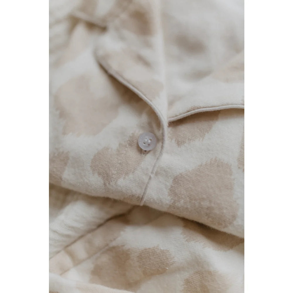 Beige Camouflage Decke mit Knopfverschluss für Pyjama Set Leo aus Flanell