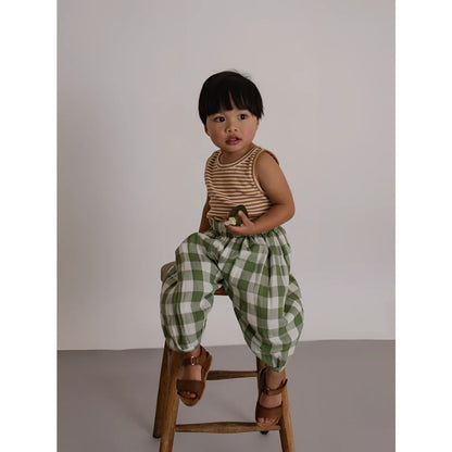 Kind auf grünen-weißen Karo-Haremhosen Resort Pants Dill Gingham
