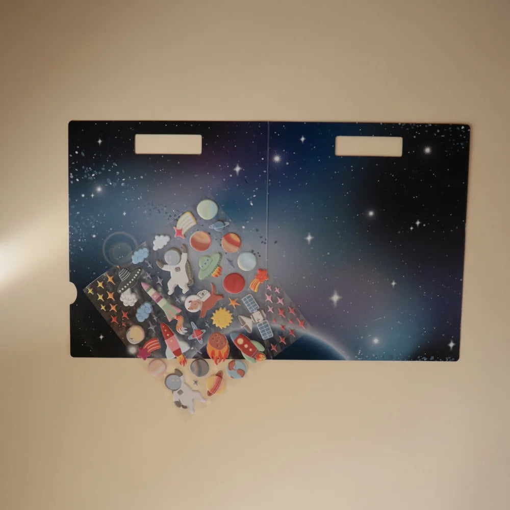 Space-Themed Stickerbuch für wiederverwendbare Aufkleber im Set Space