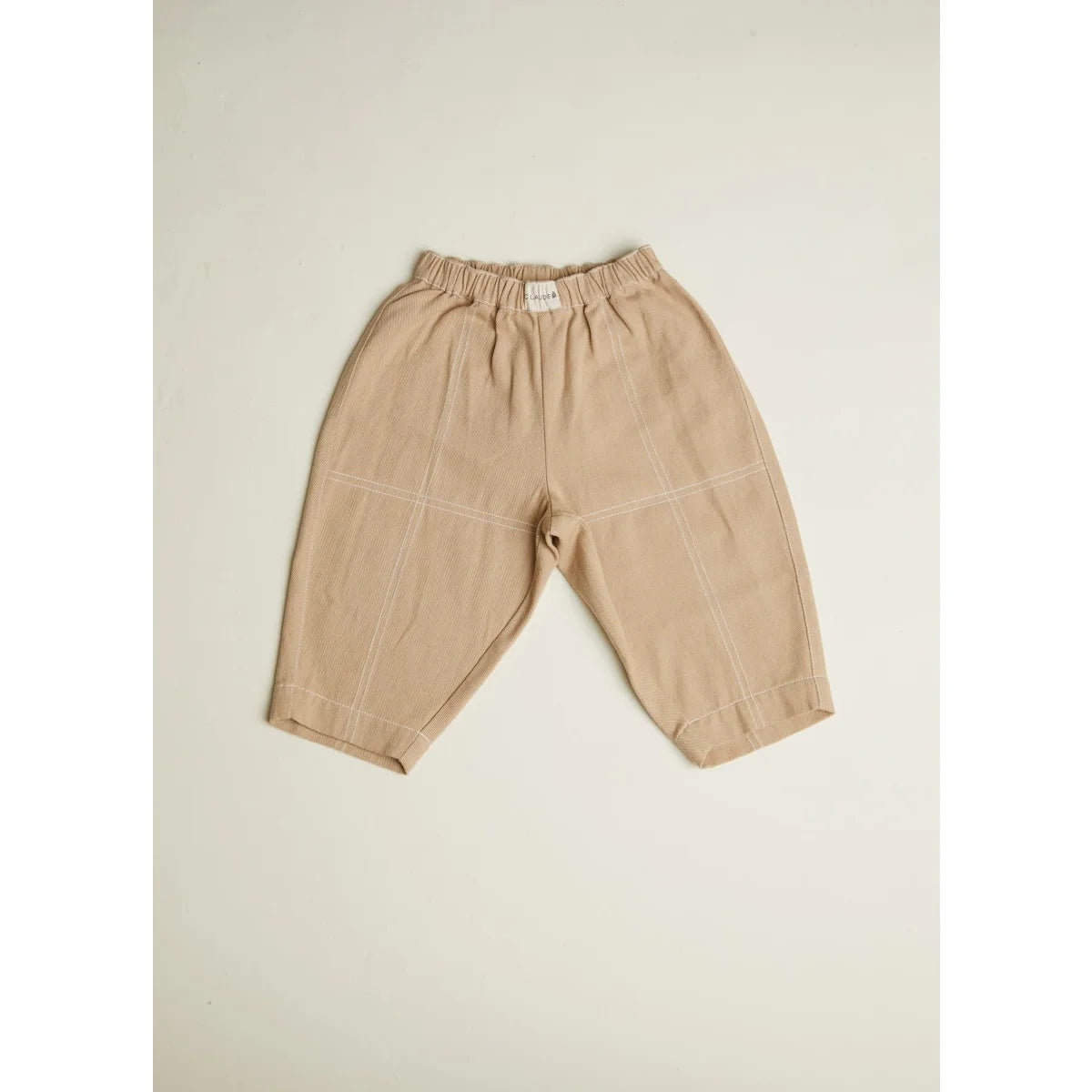 Sacha Trouser Sand: Beige Baumwollhose mit weißer Naht und Gummibund