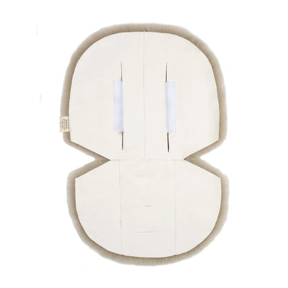 Cremeweißer Schaffell-Snuggler Fixed Harness Milch mit weichem Sitz-Insert