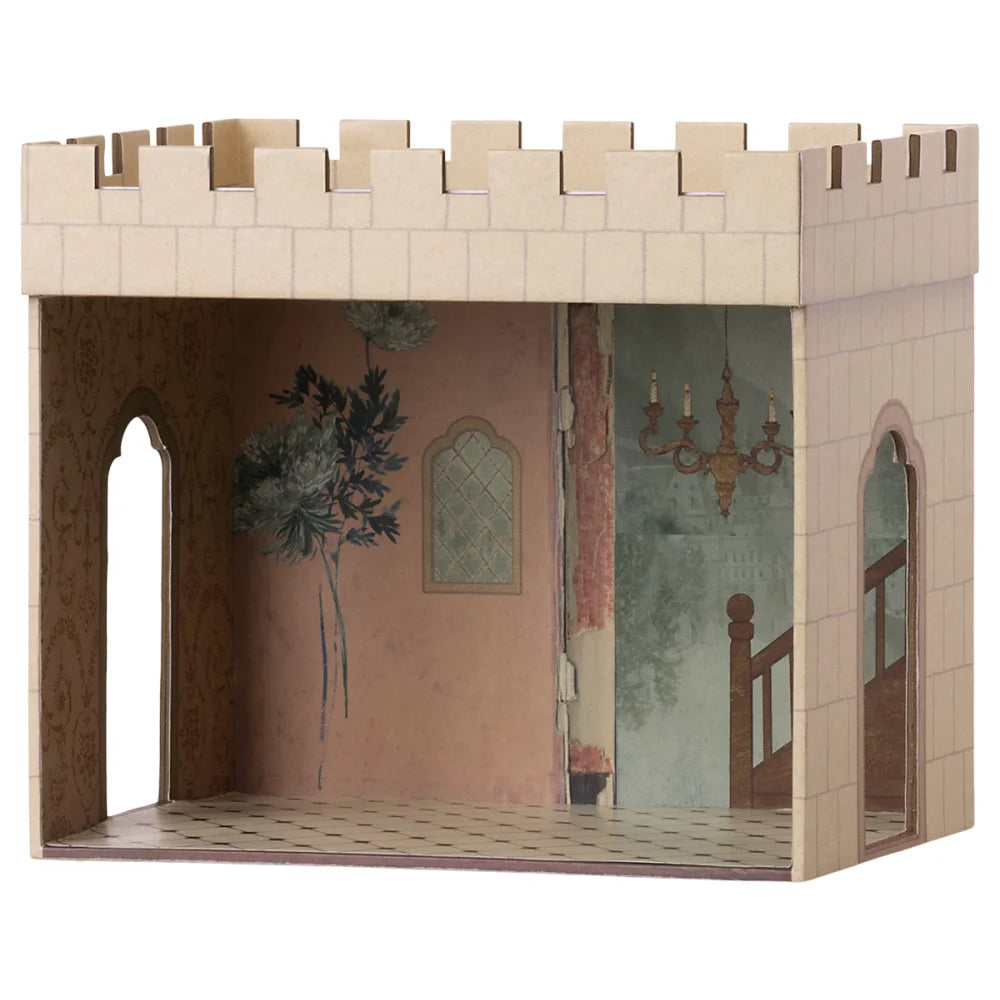 Beiges Schloss-Puppenhaus Schlosssaal mit Bogenfenstern und Fliesenboden