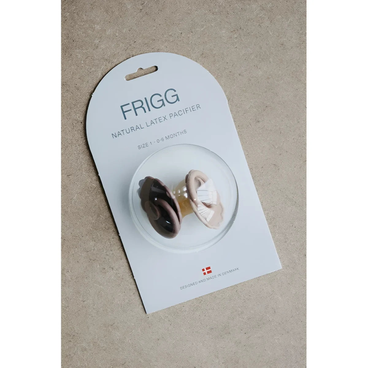 Verpacktes Set aus zwei dekorativen Magneten in Form von Kaffeebohnen