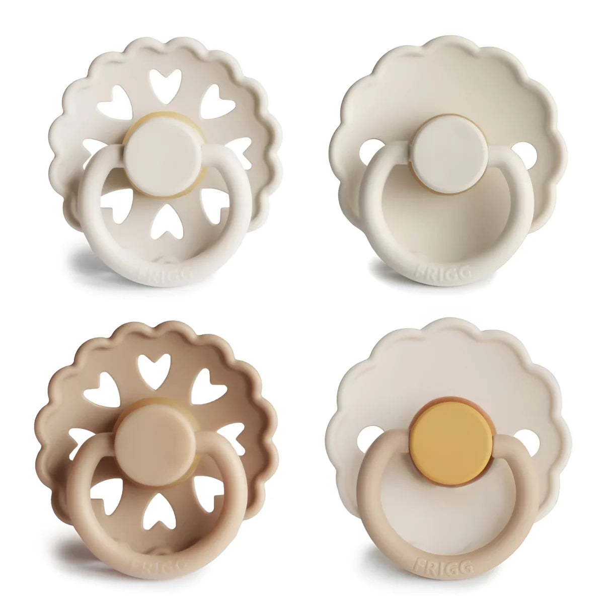 Beige und braune silikon schnuller mit herzförmigen auschnitten und ring, nachhaltig und ökologisch für neugeborene