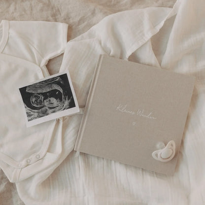 Beige Baby-Gedächtnisbuch Kleines Wunder mit Schnuller-Charm für Schwangerschaftstagebuch