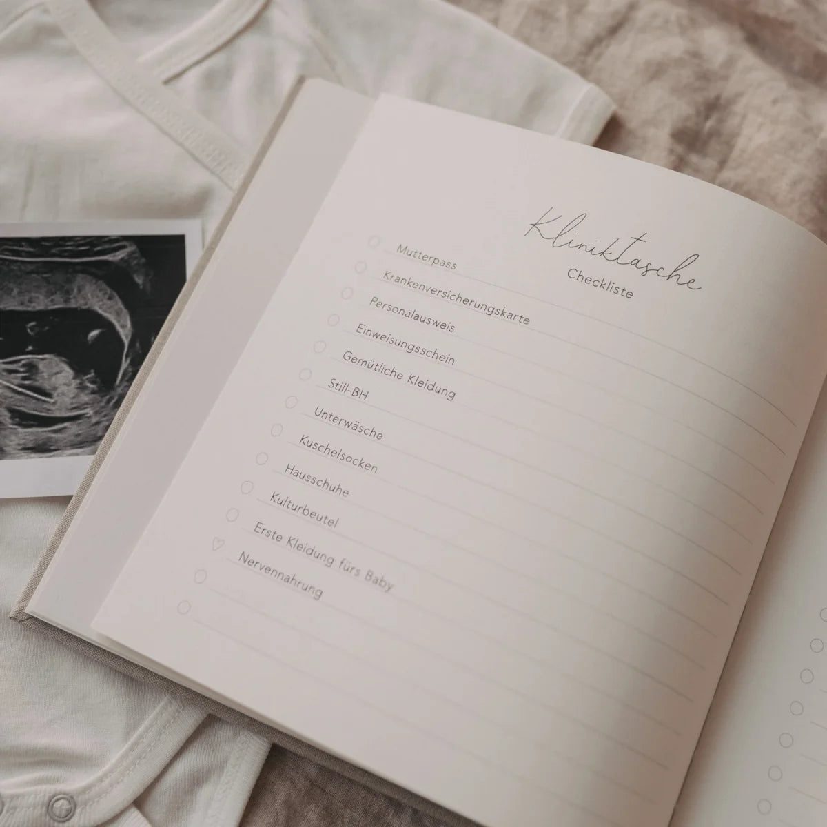 Schwangerschaftstagebuch mit Kliniktasche-Checkliste und ökologischem Design
