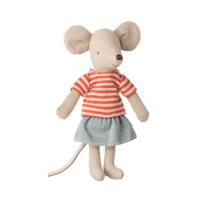 Schwester Maus Große Schwester: Beige Plüschmaus in rot-weiß gestreiftem Top und blauem Denimrock