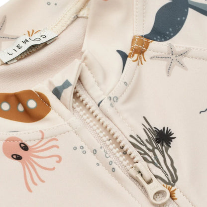Gedrucktes Kinder-Schwimmjäupis mit Reißverschluss aus dem Produkt Schwimm-Jumpsuit Max Sea Creature Sandy