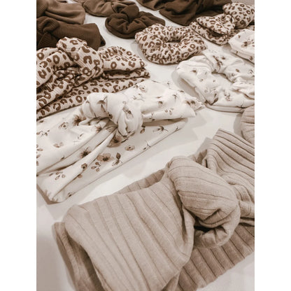 Verschiedene geknotete Haarbänder in einem Produkt namens Headband