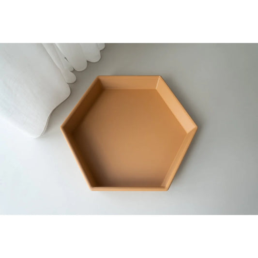 Minimalistische sechseckige mandigo spielschale in warmem terrakotta aus glattem, mattiertem keramik gefertigt