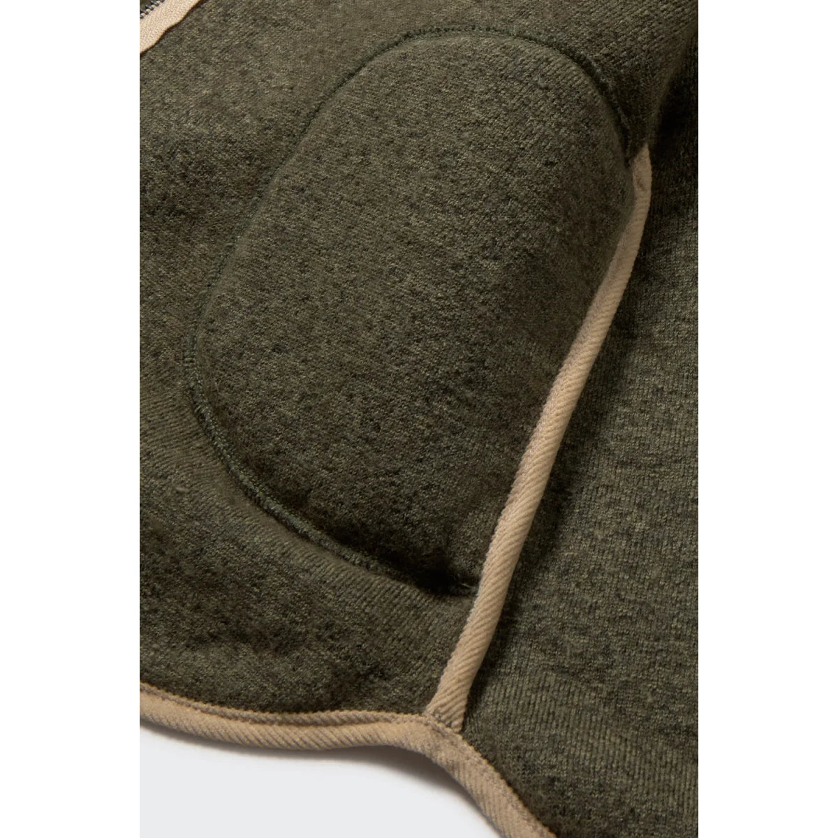 Cozmo Sherpa-Jacke Hugo Green, Detail mit Cordbesatz