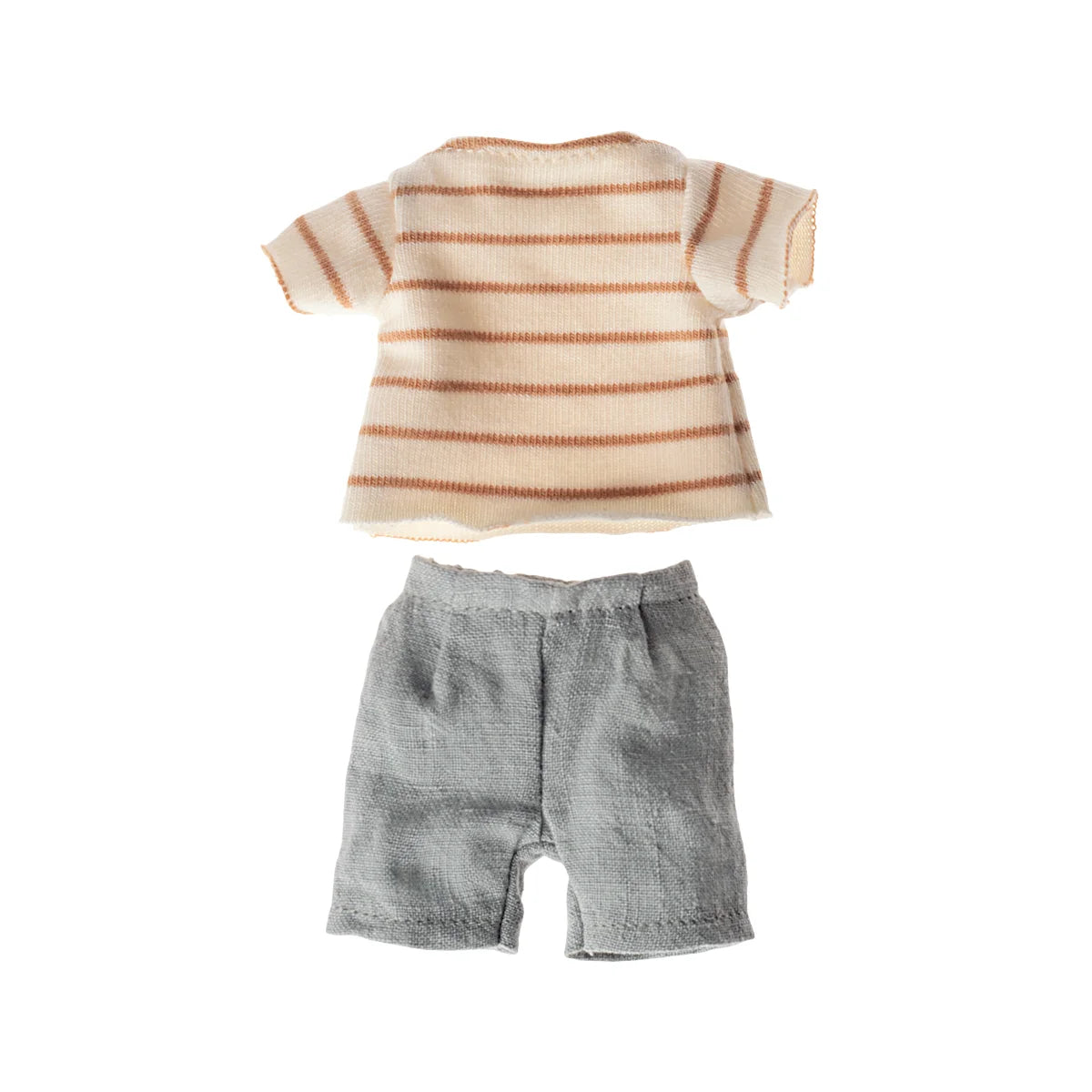Shirt und shorts größe 1 aus nachhaltiger babykleidung schweiz mit creme- und rostfarben gestreiftem strickshirt und grauer strukturierter hose