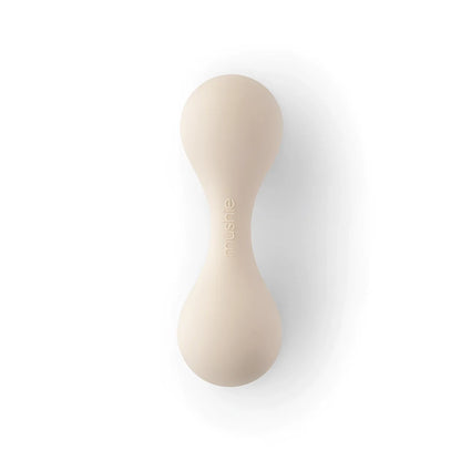 Holzene Dumbbell-förmige Baby-Rassel in natürlicher Optik
