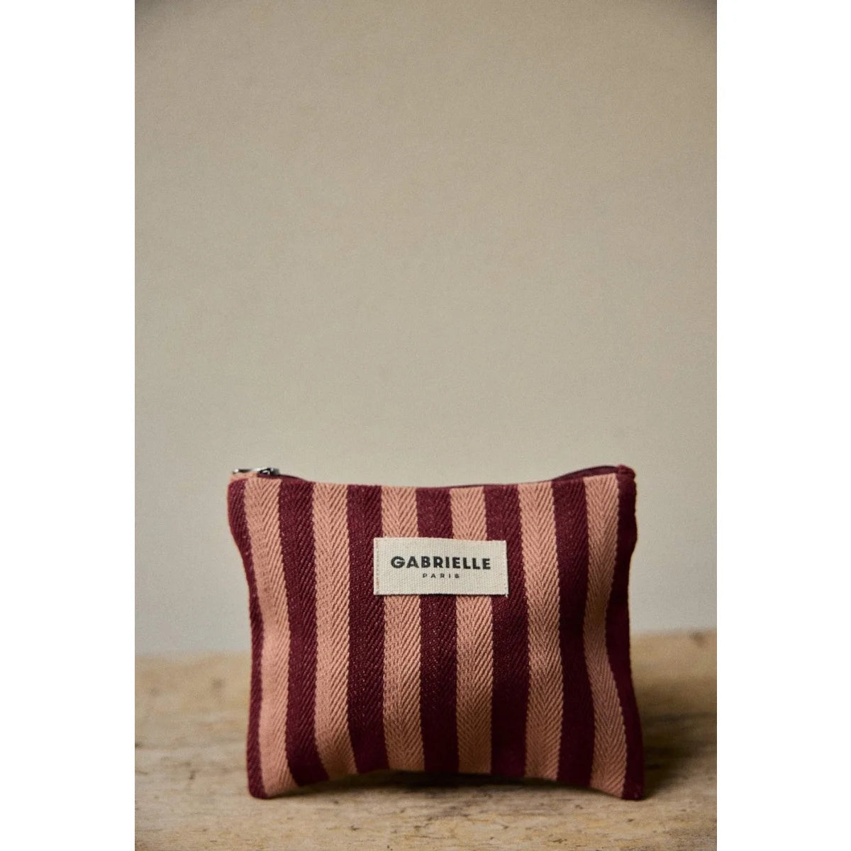 Kleine pouch garance stripes mit maroon und beige streifen aus gewebtem material ideal für ökologische baby- & kinderprodukte