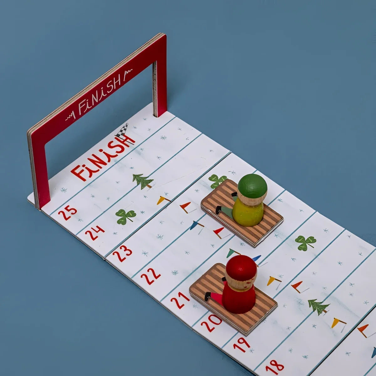 Rotes Holz-Finishbogen mit Finish-Schrift für Snow Race Tiny Game