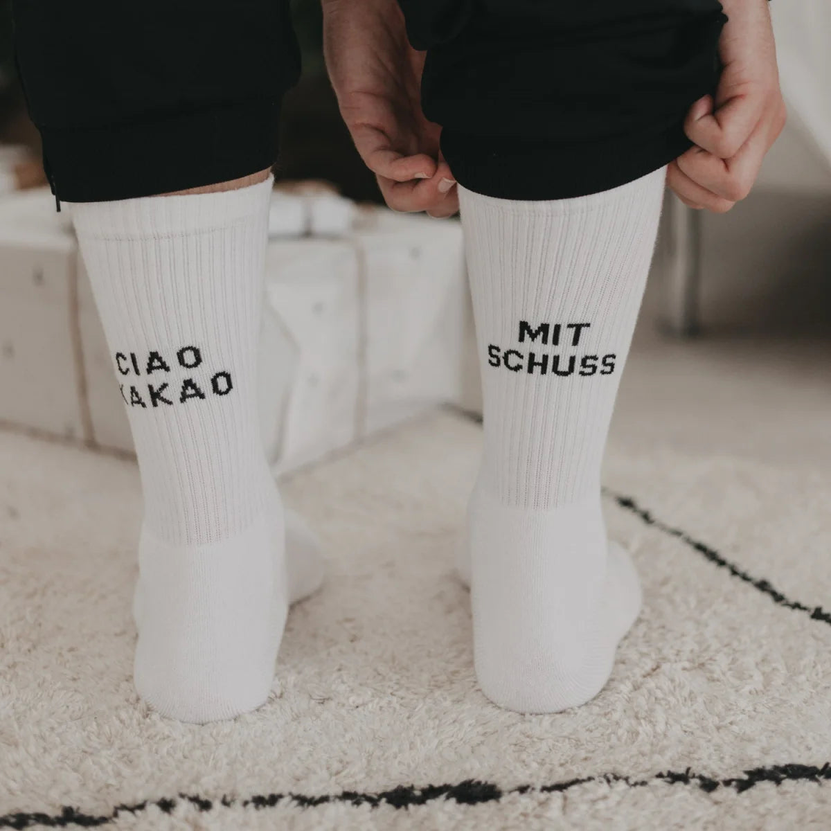 Weiße Crew-Socken mit Ciao Kakao und Mit Schuss Text