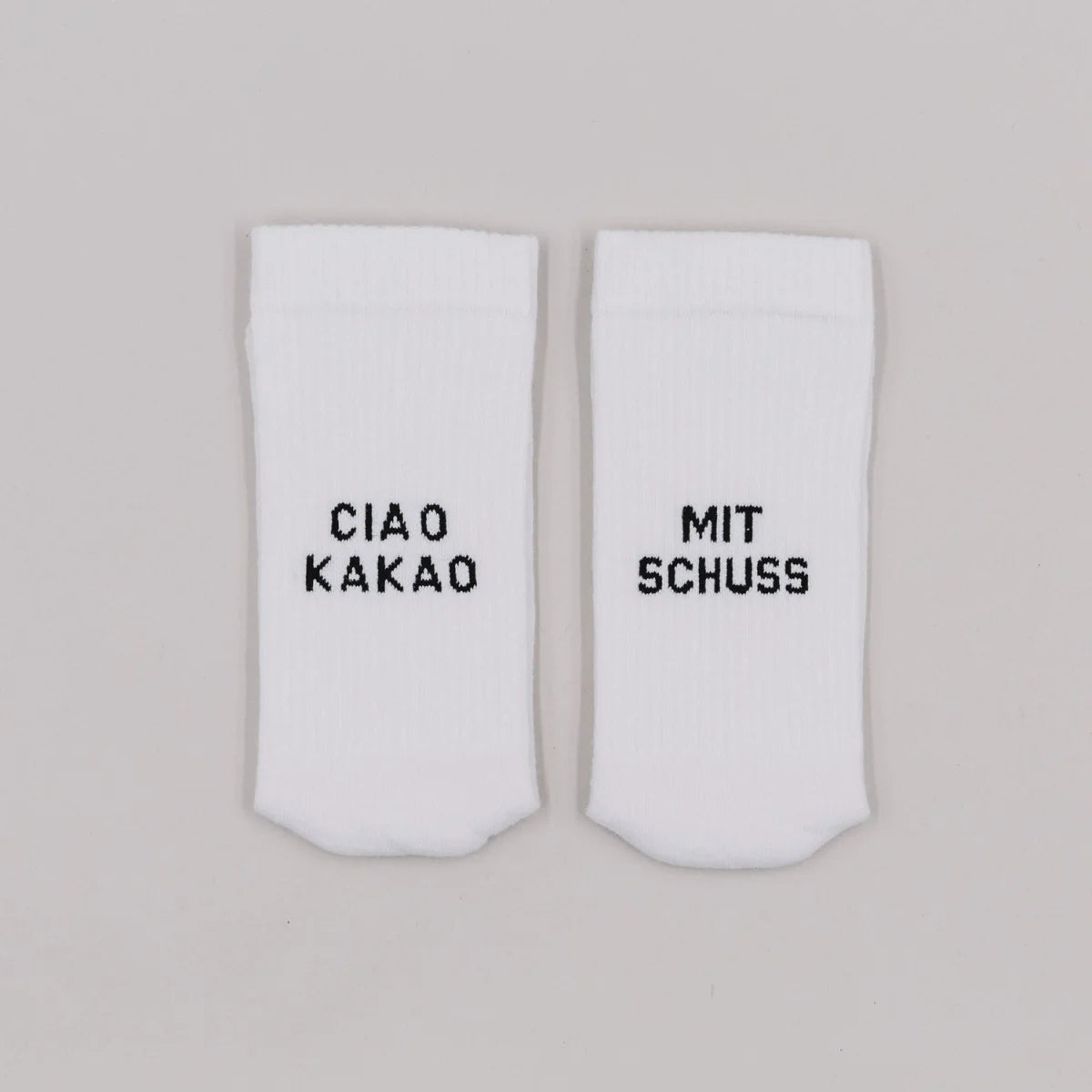 Weiße Knöchelsocken mit Ciao Kakao und Mit Schuss Stickerei