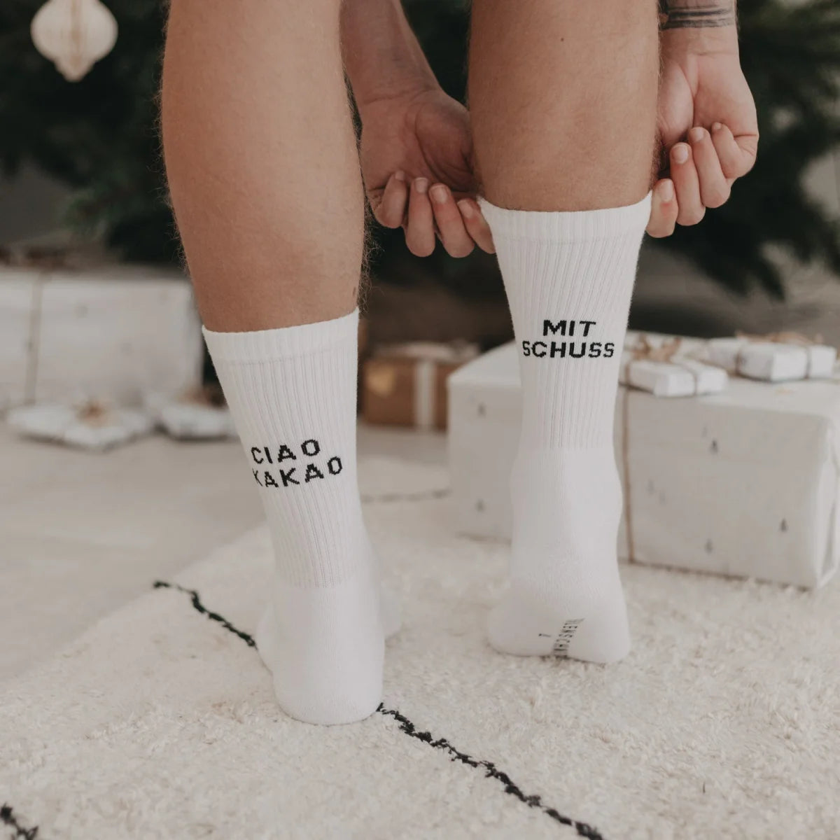Weiße Crew-Socken mit Ciao Kakao und Mit Schuss Text