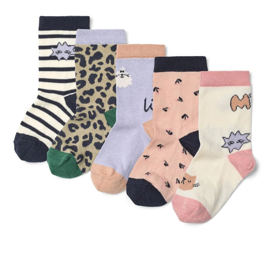 Ein set aus fünf verspielten silas knöchelsocken mit katzenmustern in pastell- und neutralfarben