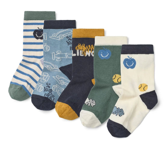 Socks 5-pack silas play mix mit fünf kinderstrümpfen in bunten designs mit streifen autos äpfeln und tennisbällen