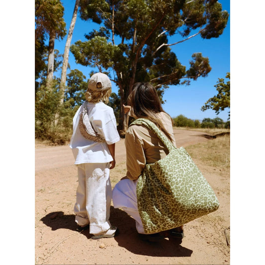 Große olivgrüne Leopard-Tasche aus Oeko-Tex Baumwolle, Soft Cotton Mom Tasche