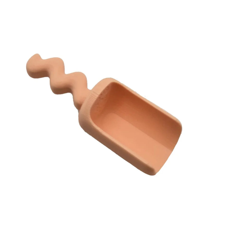 Peachfarbenes Spielschäufelchen Wave mit welligem Griff, Pastel Orange, ideal für Kinder