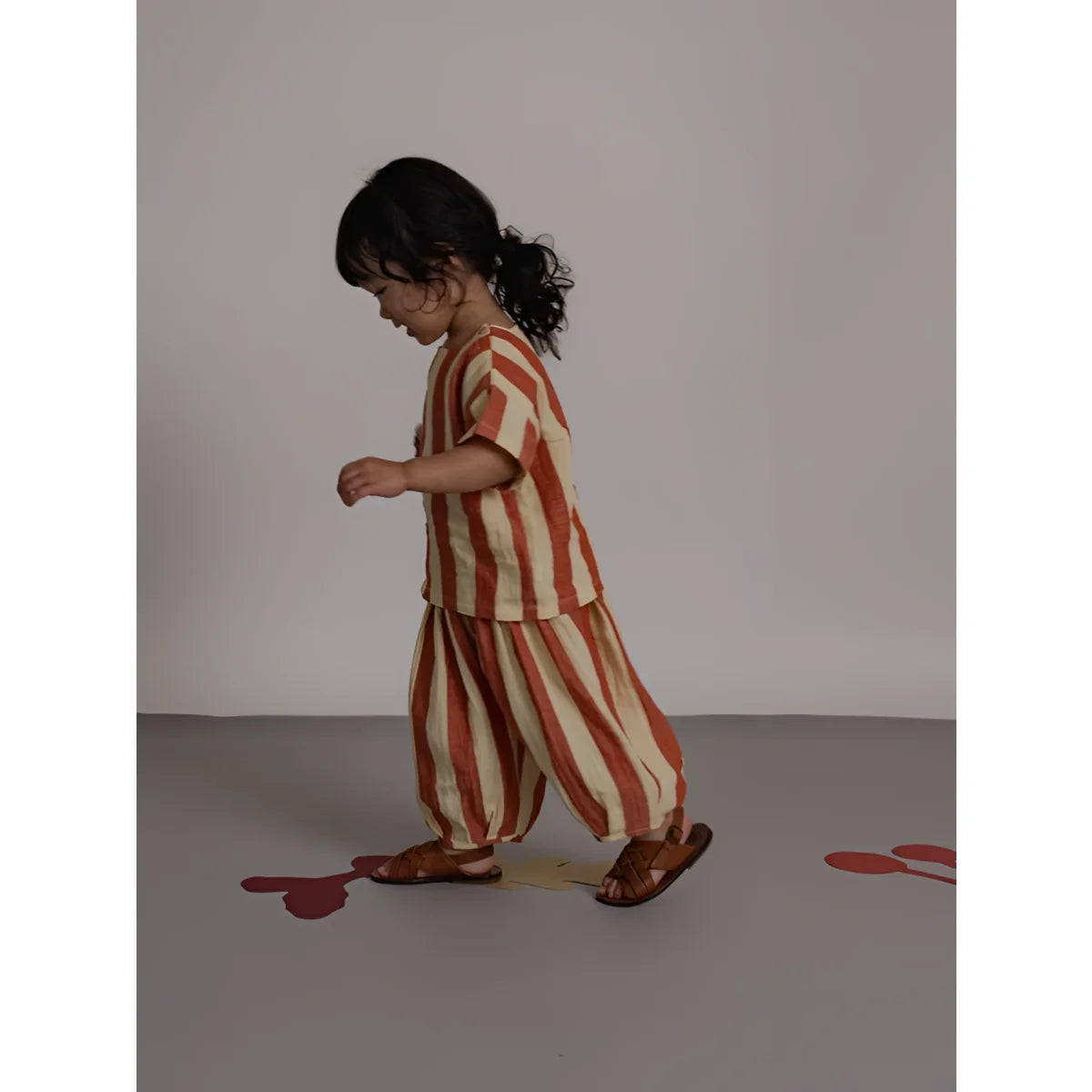 Kind am Rücken: Square Neck T-Shirt Tomato Stripes, rust-creme gestreift, Baumwolle